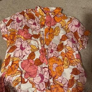 - Rachel Roy short sleeve button down - SIZE MEDIUM -